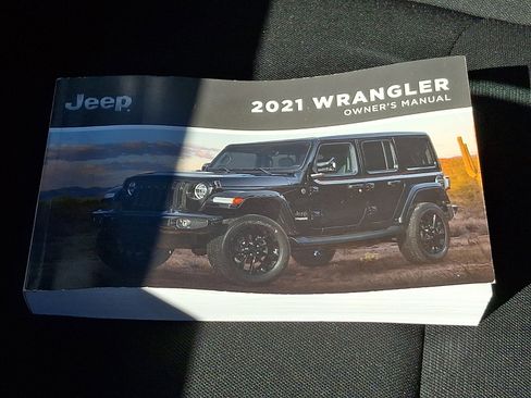 Used 2021 Jeep Wrangler Unlimited Rubicon AWD/4WD image 27