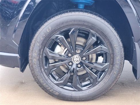 Used 2024 Toyota RAV4 SE image 8