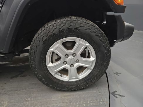 Used 2018 Jeep Wrangler Unlimited Sport S AWD/4WD image 10
