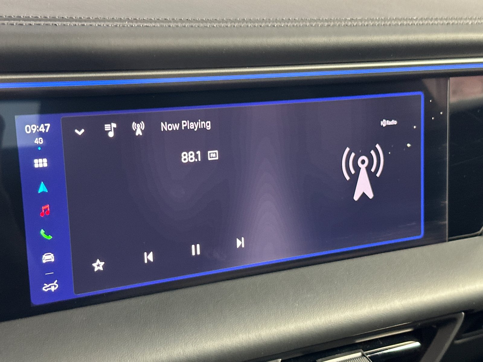 Certified 2025 Porsche Macan Electric RWD image 22
