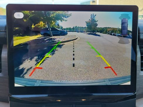 Used 2022 Ford Expedition Limited image 12