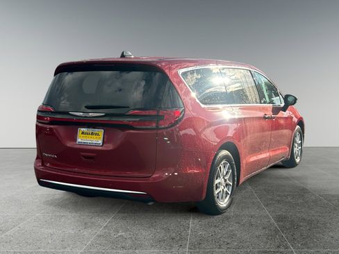 New 2026 Chrysler Pacifica Select image 5
