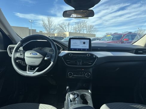 Used 2020 Ford Escape SE image 17