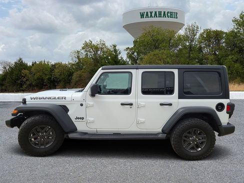 Used 2025 Jeep Wrangler Unlimited Sport AWD/4WD image 3