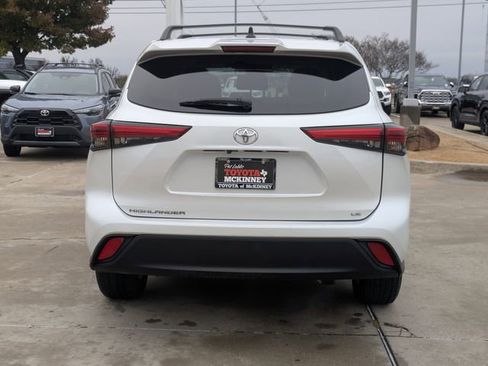 Used 2023 Toyota Highlander LE image 7