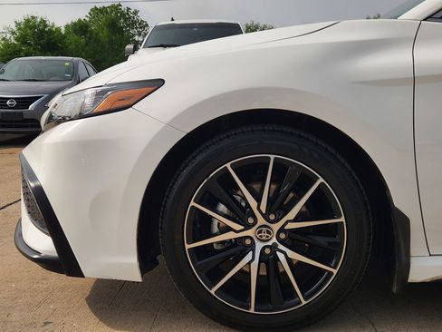 Used 2023 Toyota Camry SE FWD image 11