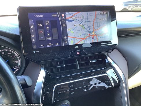 Used 2022 Toyota Venza Limited image 10