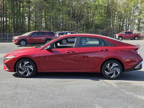 Used 2025 Hyundai Elantra Sport FWD image 2