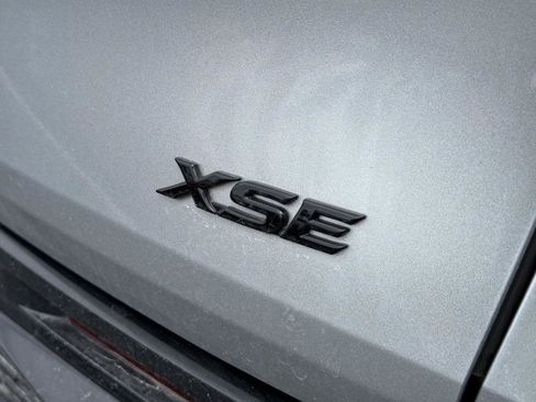 Used 2025 Toyota Sienna XSE w/ XSE Plus Package FWD image 10