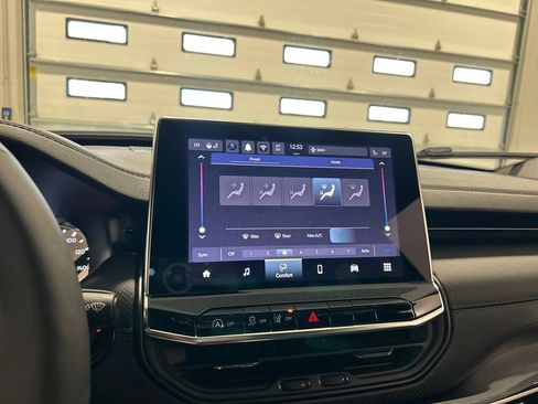 New 2026 Jeep Compass Latitude AWD/4WD image 22