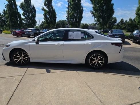 Used 2023 Toyota Camry SE FWD image 6