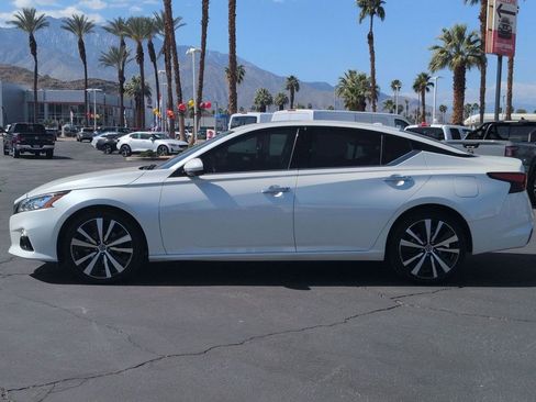 Used 2019 Nissan Altima 2.5 Platinum image 3