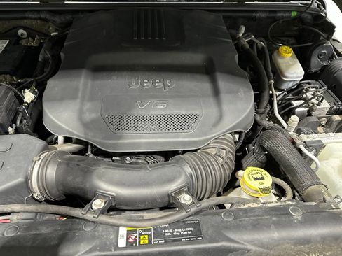 Used 2018 Jeep Wrangler Unlimited Sport w/ Connectivity Group AWD/4WD image 20