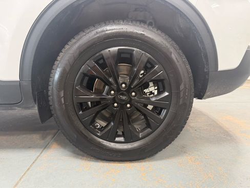 Used 2025 Ford Escape Active AWD/4WD image 9