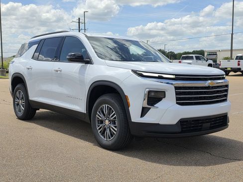 New 2026 Chevrolet Traverse LT FWD image 3