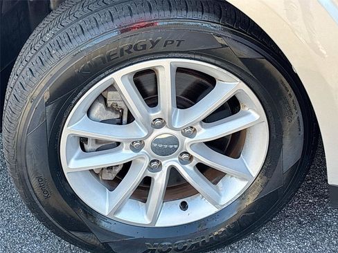 Used 2013 Dodge Journey SXT w/ Flexible Seating Group image 23