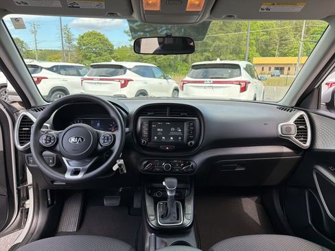 Used 2020 Kia Soul LX FWD image 6
