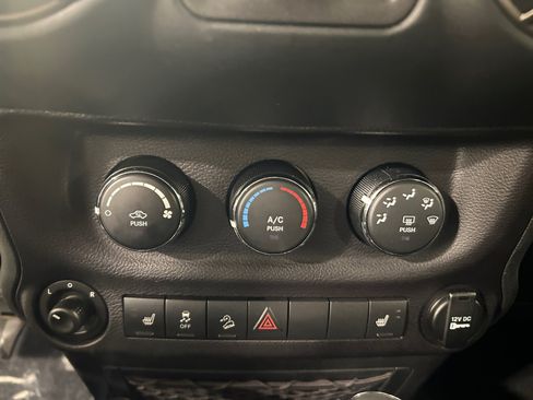 Used 2018 Jeep Wrangler Sport AWD/4WD image 16