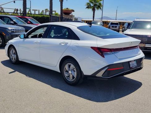 Used 2025 Hyundai Elantra SE image 3