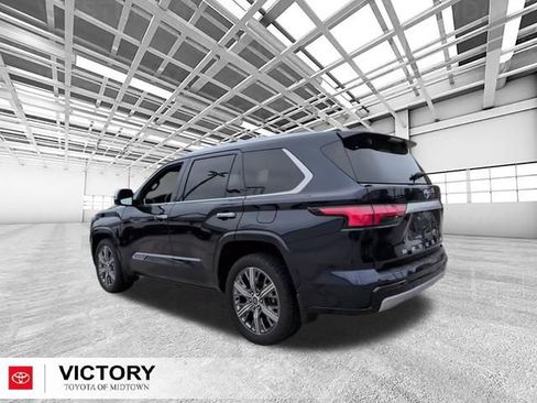 Used 2023 Toyota Sequoia Capstone AWD/4WD image 4
