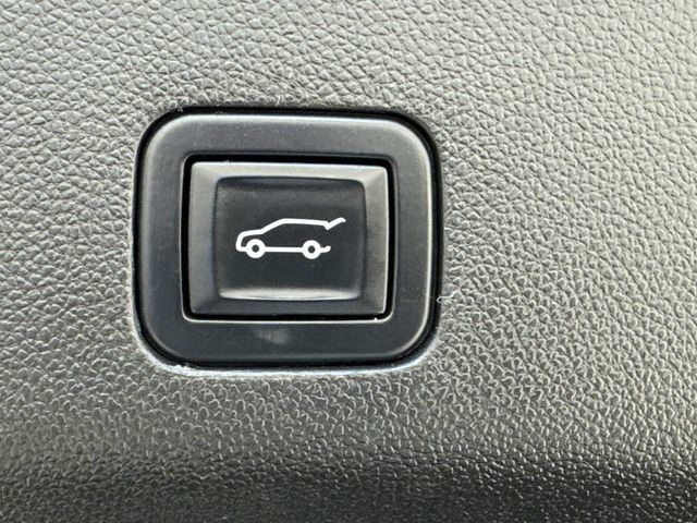 Used 2022 Cadillac Escalade ESV Premium Luxury RWD image 13