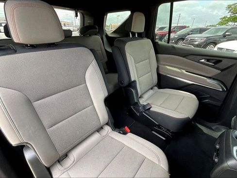 Used 2025 Chevrolet Traverse LT FWD image 22