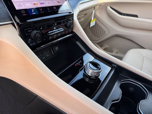 New 2025 Jeep Grand Cherokee L Limited w/ Black Appearance Package image 26