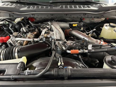 Used 2024 Ford F250 Lariat w/ Black Appearance Package image 40