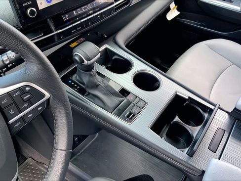 Used 2025 Toyota Sienna XLE w/ XLE Plus Package image 16