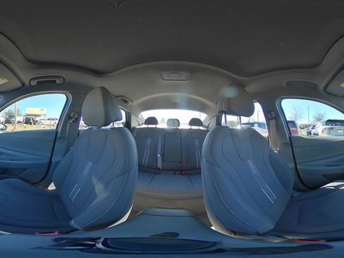 Used 2025 Hyundai Elantra SEL image 44