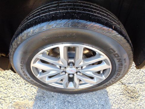 Used 2017 GMC Acadia SLE w/ Driver Alert Package I image 28