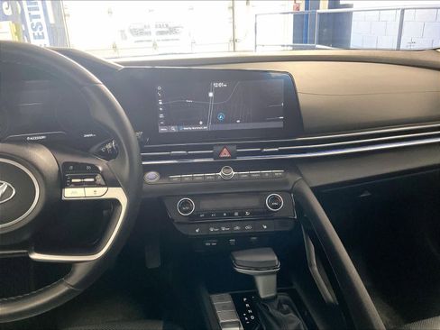 Certified 2023 Hyundai Elantra Limited FWD image 18