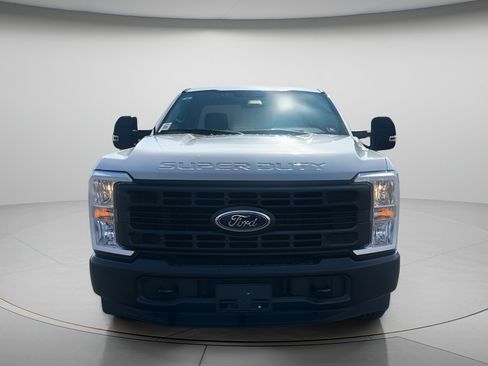 Used 2023 Ford F250 XL RWD image 2