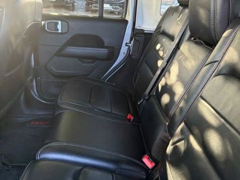 Used 2018 Jeep Wrangler Unlimited Sahara AWD/4WD image 7