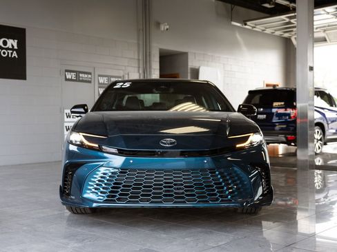 Used 2025 Toyota Camry XSE w/ Premium Plus Package image 3