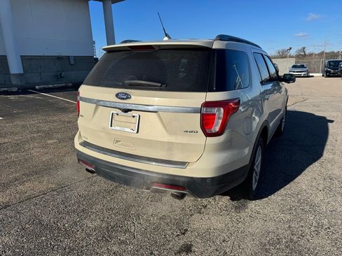 Used 2018 Ford Explorer XLT w/ Equipment Group 202A image 7