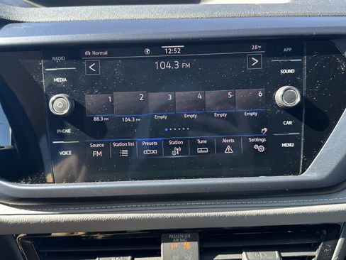 Used 2024 Volkswagen Taos SE w/ Panoramic Sunroof Package image 24