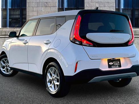 Used 2023 Kia Soul LX w/ LX Technology Package image 10
