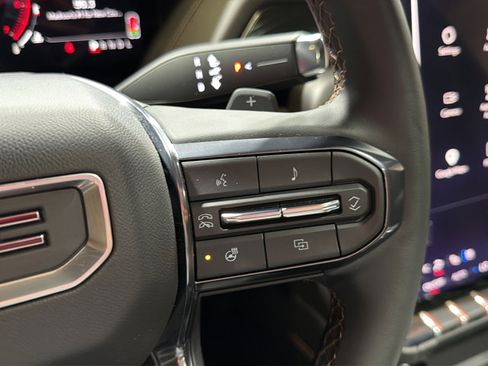 Used 2025 GMC Yukon AT4 AWD/4WD image 29