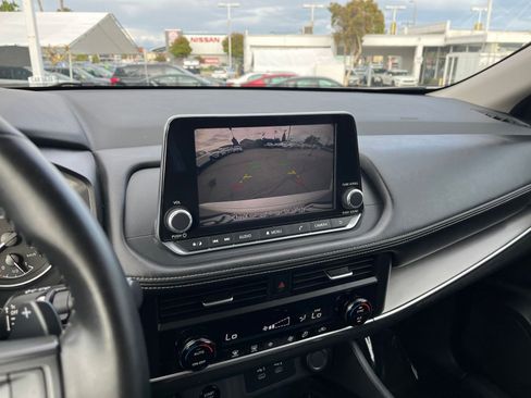 Used 2025 Nissan Rogue SV FWD image 25