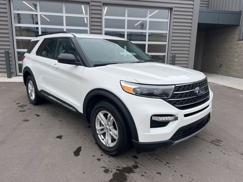 Used 2023 Ford Explorer XLT w/ Equipment Group 202A image 3