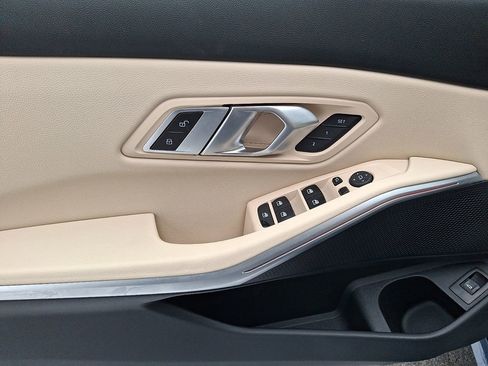 Certified 2023 BMW 330i xDrive Sedan w/ Convenience Package image 8