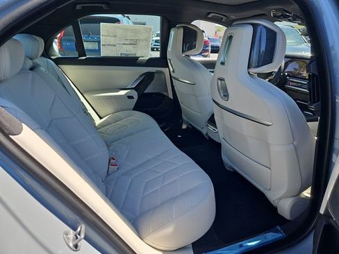 New 2025 BMW 760i xDrive AWD/4WD image 18