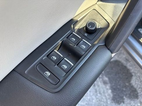 Used 2020 Volkswagen Tiguan SE R-Line image 16