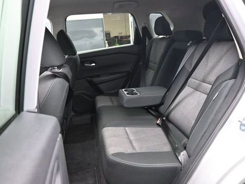 Used 2025 Nissan Rogue SV AWD/4WD image 13