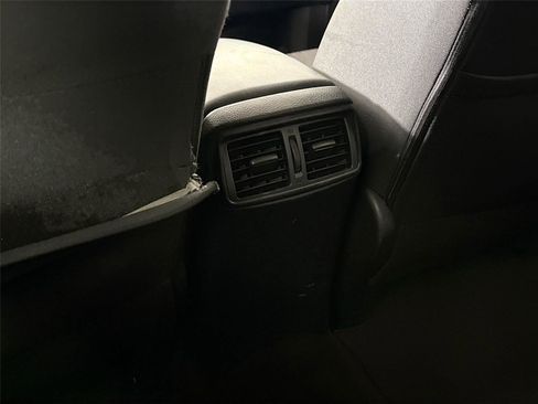 Used 2017 Nissan Rogue SV image 32