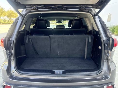 Used 2017 Toyota Highlander Limited w/ Carpet Mat Package AWD/4WD image 10