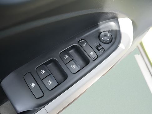 Certified 2023 Hyundai Venue SEL FWD image 19