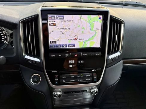 Used 2017 Toyota Land Cruiser image 10