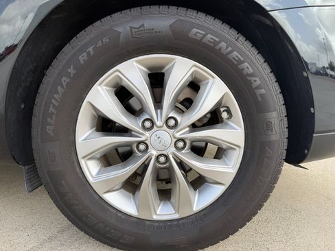 Used 2021 Kia Sedona LX FWD image 35